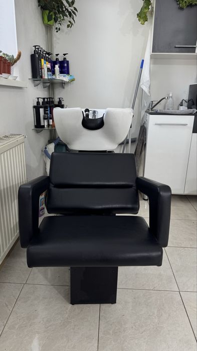 Продам перукарську мийку в ідеальному стані. Також крісло перукарське і підніжки.