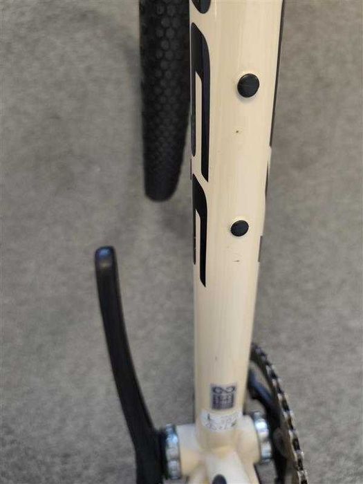 Rower gravelowy KROSS ESKER 4.0 Beżowy OUTLET