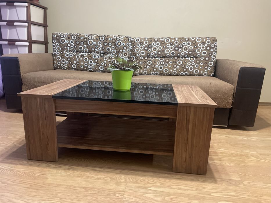 Продам сучасний журнальний столик б/у