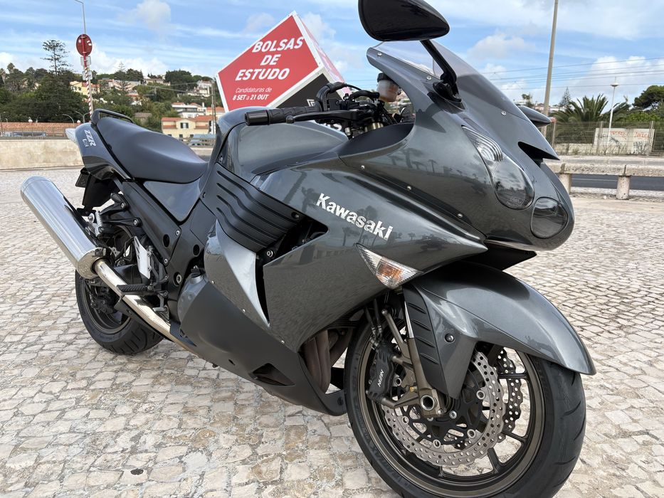 Kawasaki ZZR 1400 imaculada