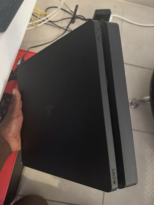 Ps4 slim em bom estado