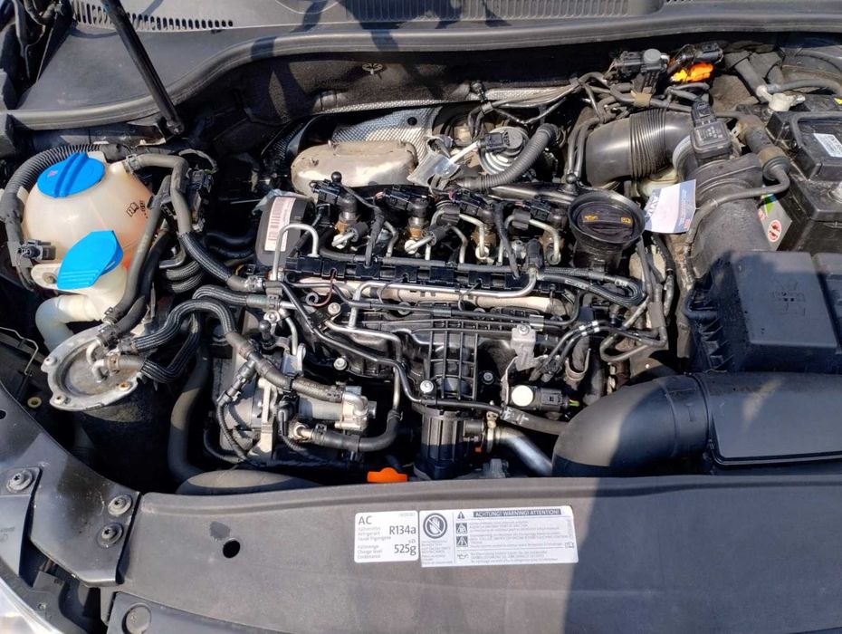Układ paliwowy wtryskowy pompa wtryski 1.6 tdi vw Golf Passat 03L130277B komplet
