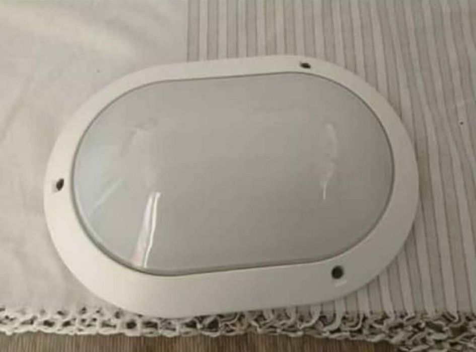 Lampada de exterior ou interior
Para jardim
Quintal
Hall de entrada
Nu