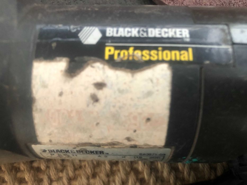Rebarbadora 115 B&D 720W Professional