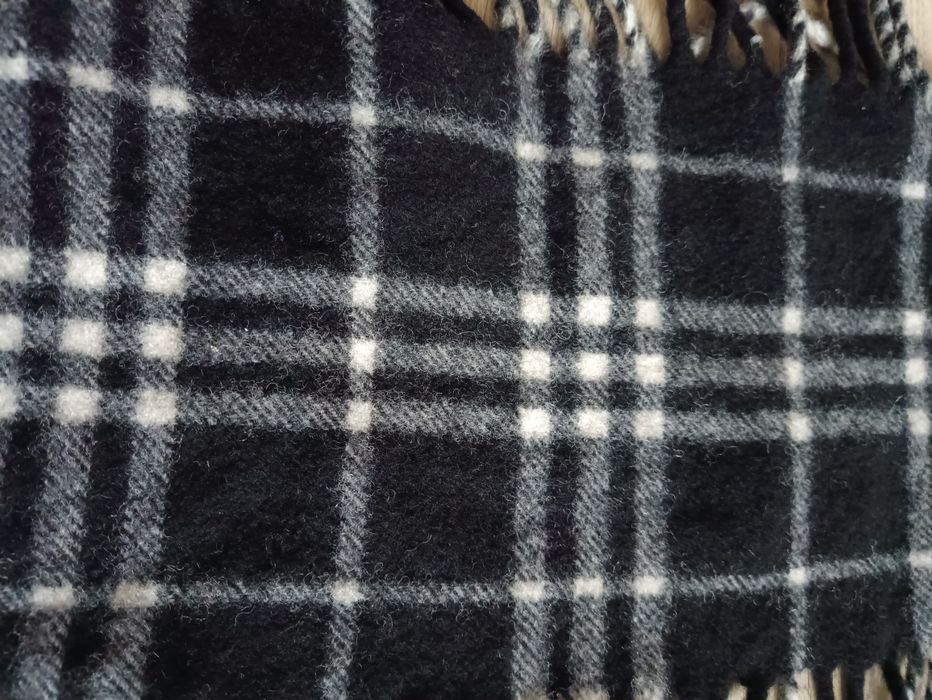 Wełniany szalik z frędzlami Burberry