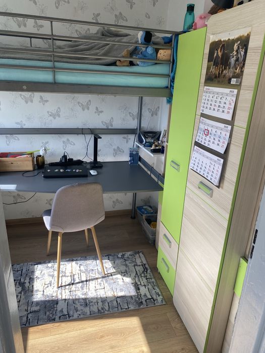 Łóżko piętrowe z biurkiem