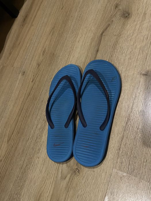 Chinelos da nike dois por um