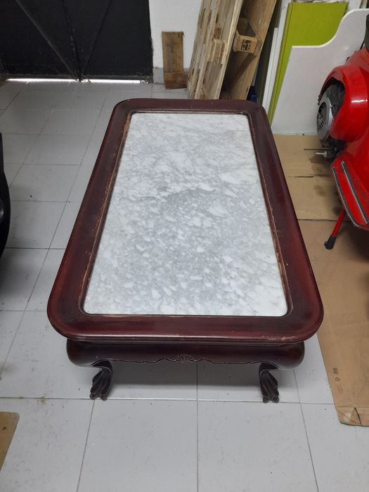 Mesa de centro de estilo com mármore