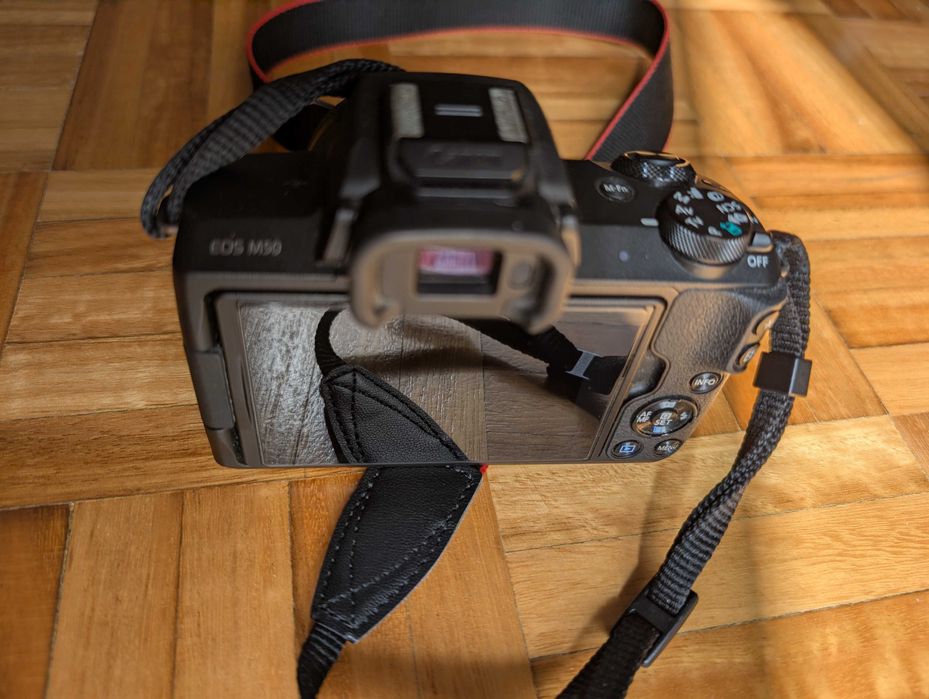 Kit Canon EOS M50 + Lente 15-45mm + Adaptador AC + Extras