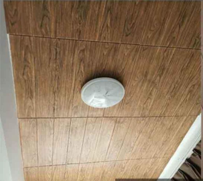 Placas de tetos e paredes 3d autoadesivo imitação madeira