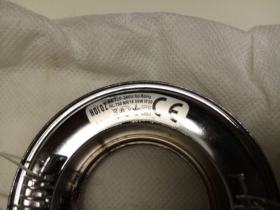 Oprawki do halogenów