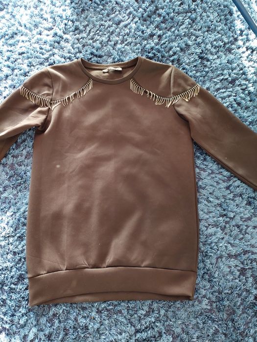 Czarna bluza z fredzlami