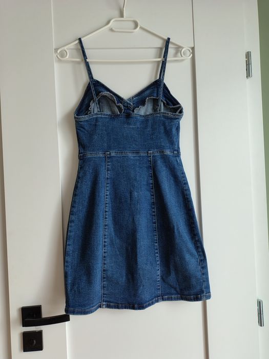 Jeansowa sukienka mini zapinana na guziki