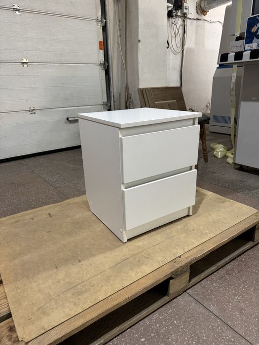 Приліжкова тумба