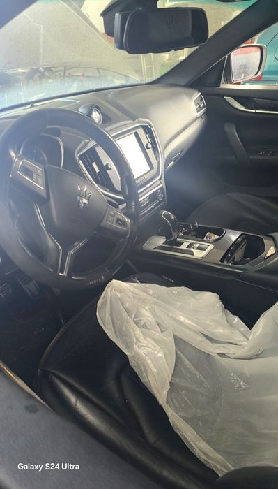 Maserati Ghibli 3.0 com 275CV (Necessita de reparação)