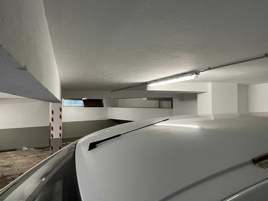 Armazém Amplo com 136m² e Luz Natural – Junto ao Metro de Francos