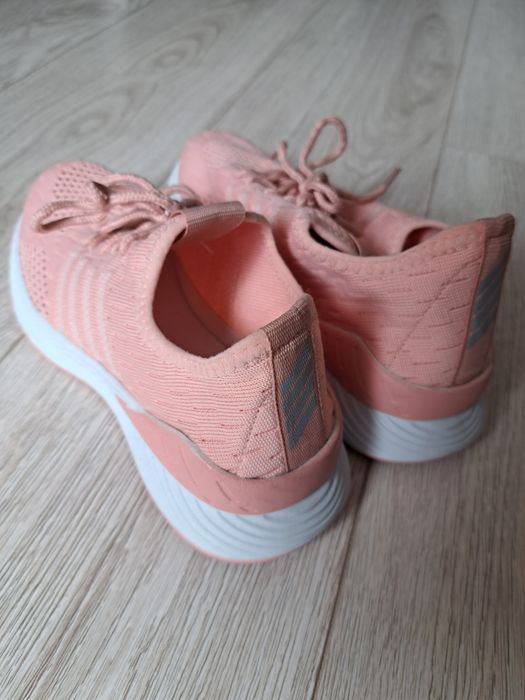 Buty sportowe damskie