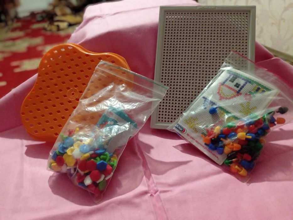 Продам два набори дитячої мозаїки з інструкціями по складані картинок