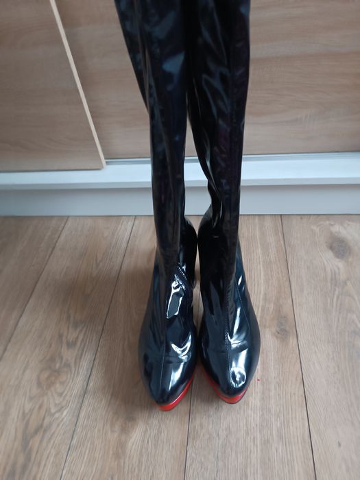 Czarne lakierowane kozaki na obcasie rozmiar 47