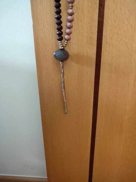Colar muito bonito com pormenores muito interessantes