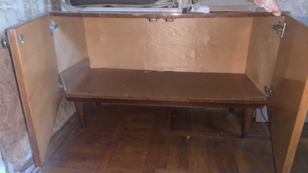 стол  шкаф тумбочки