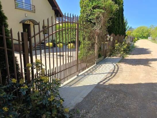 Ogrodzenia (brama z napędem) 21 m