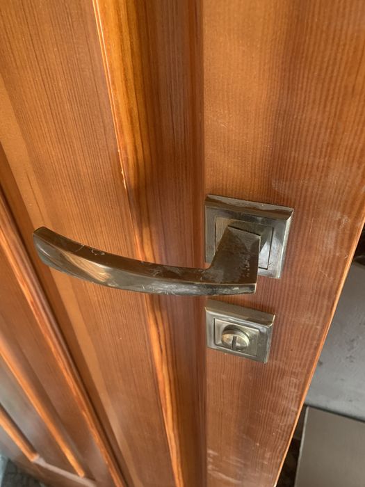 Продам між кімнатні двері з масиву