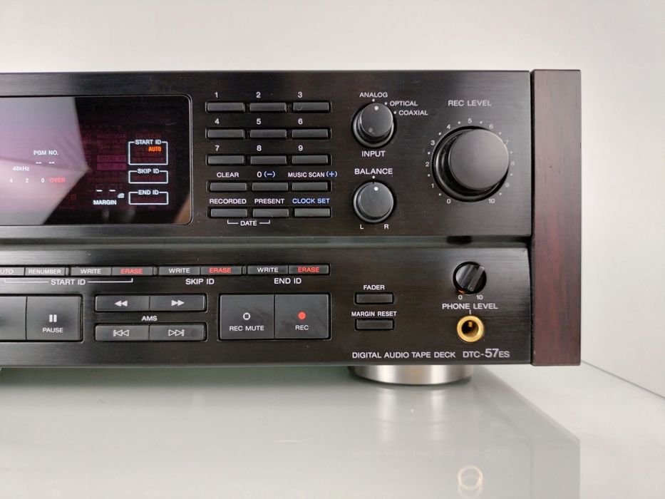 Sony  Dat DTC 57Es . Sprzedam