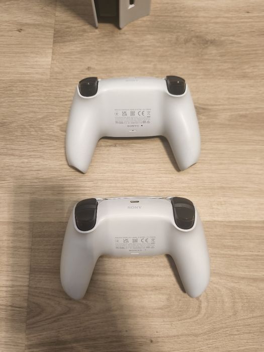 PlayStation 5 + 2 comandos + GTA5