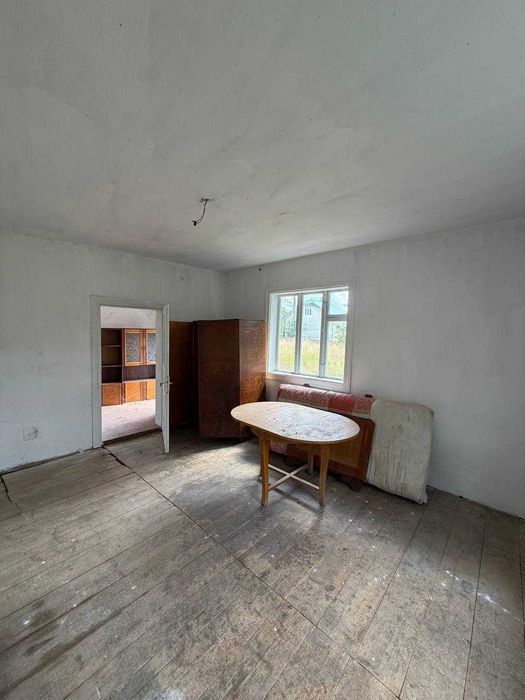 Продаж земельної ділянки 9 сотих з будиночком 30 м² у селі Новоселиця