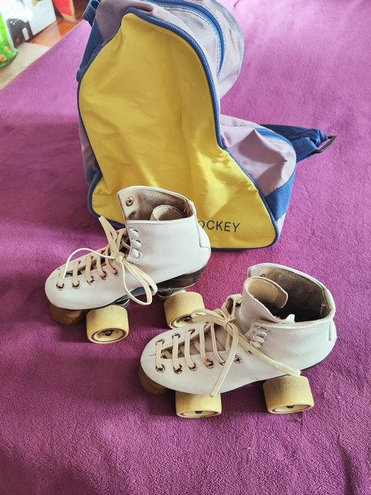 Patins para patinagem artística.