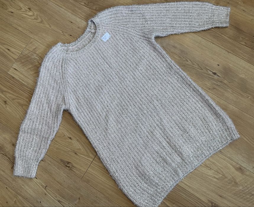 Różowy sweter ze srebrną niteczką