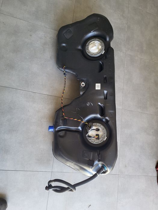 Zbiornik paliwa bmw m3 e92 e93 e90 v8 4.0 420km  Kompletny
