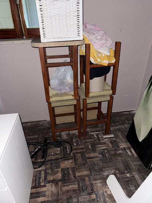 4 bancos madeira e palha