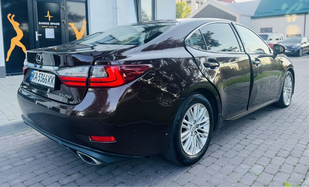 Продам Lexus ES250 2018 рік 2.5 газ/бензин АВТОМАТ після прильоту шахеда!