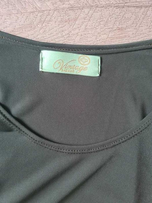 Vestido midi verde com folhos da Vintage Bazaar