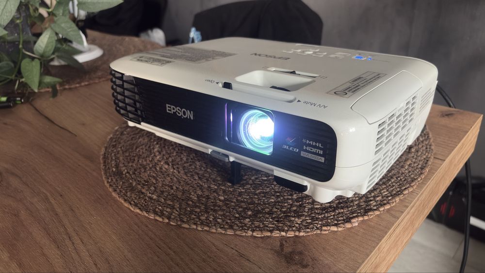 Projektor Epson EB-U04