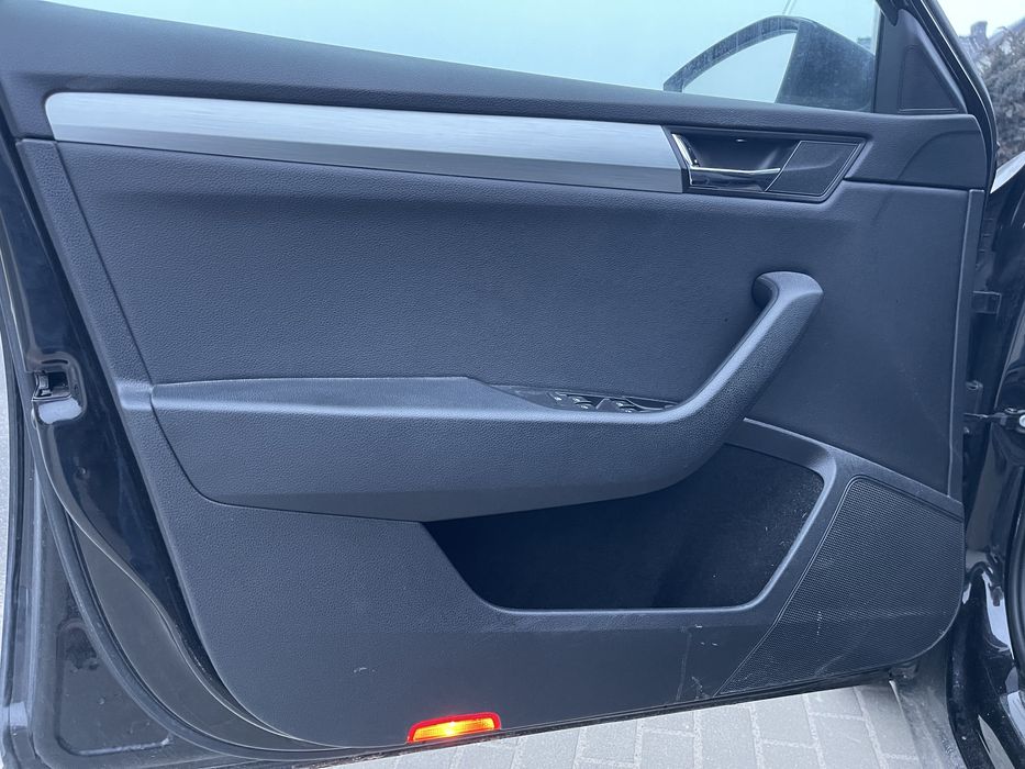 Skoda Superb 3 Combi fotele + kanapa + boczki drzwiowe