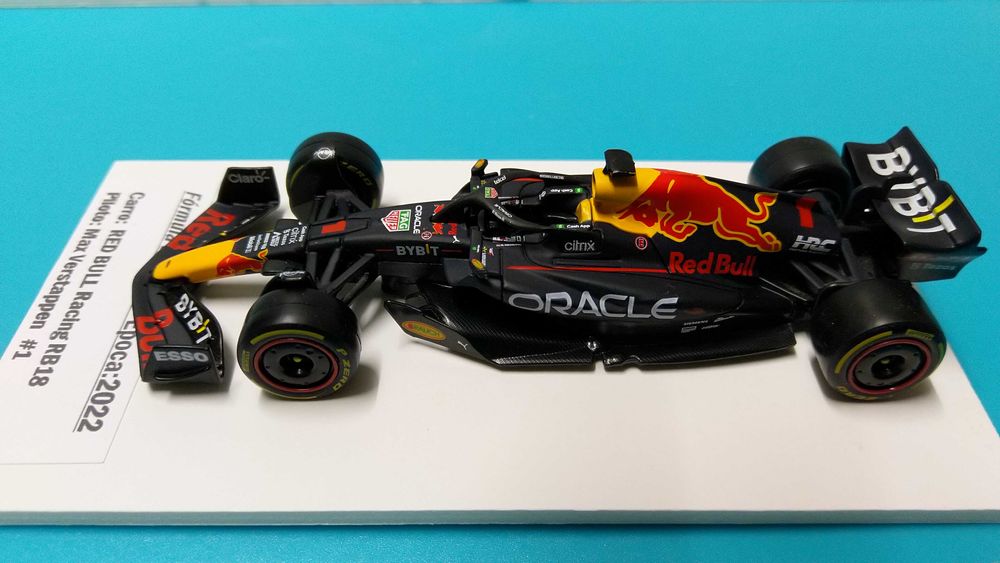 Red Bull RB18 #1 Verstappen - Campeão Mundial F1 2022 - Miniatura 1/43