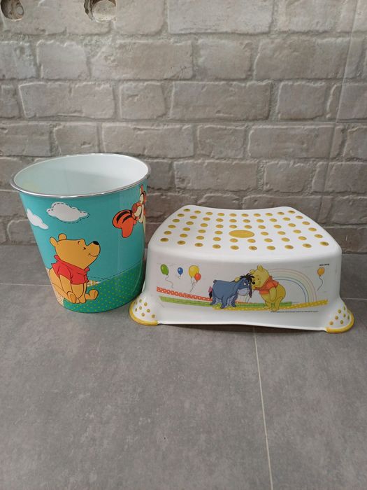 Banco e balde de criança