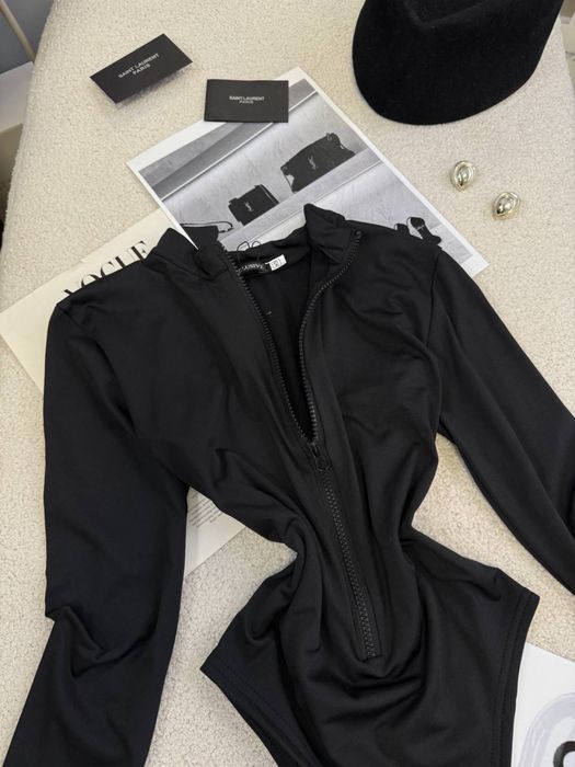 Боді зі змійкою