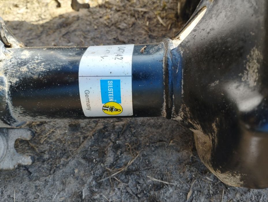 Стойки передние голь 3,2.пассат б3 .б4