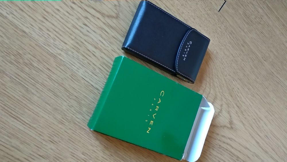 Porta cartões em pele novo