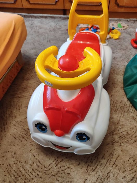 Машинка для дівчинки