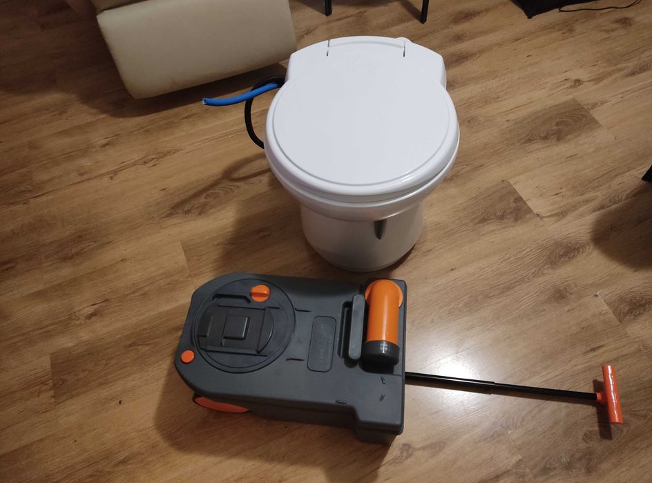 Toaleta kamper, przyczepa Thetford C263-S Nowa Ze spłuczką Elektryczną