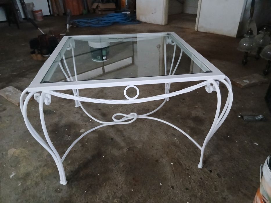 Mesa de ferro branca