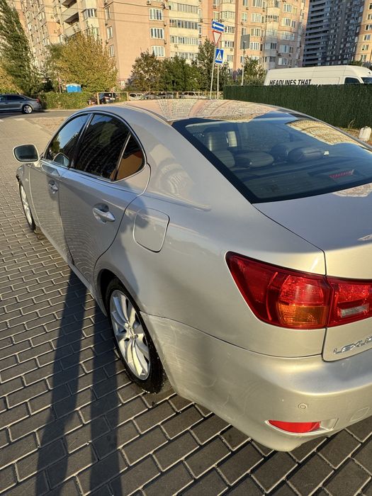 Lexus IS 300.  .