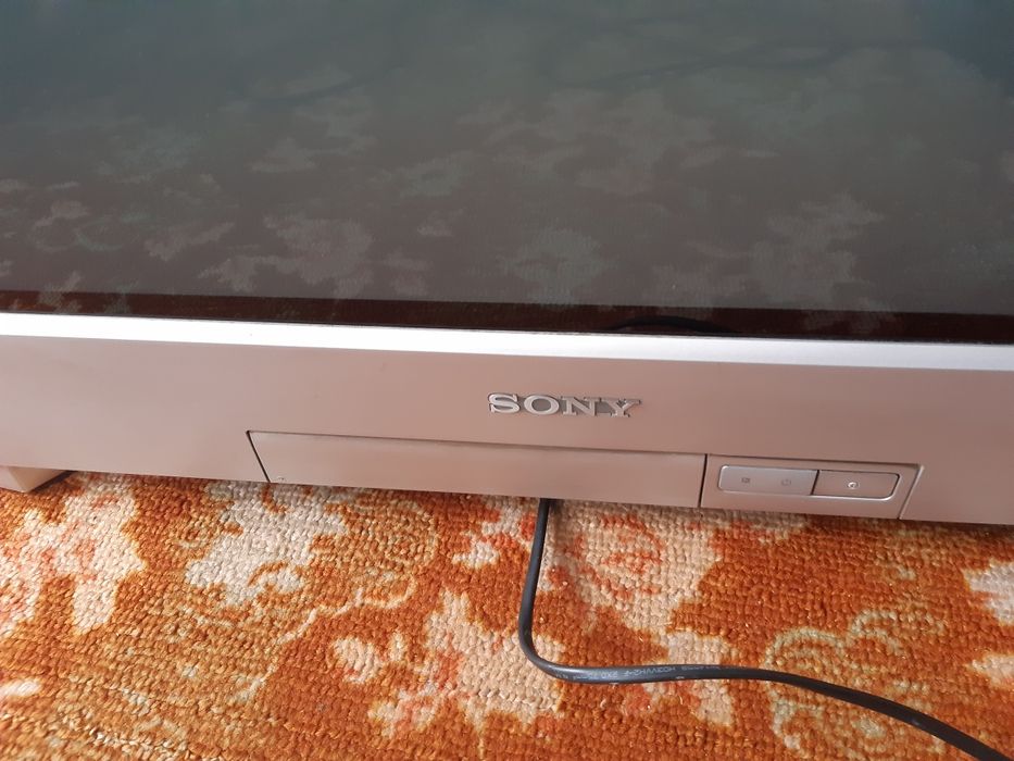 Телевизор Sony Trinitron 29 дюймов.