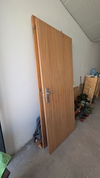 Porta de Madeira Interiores com Fechadura e Dobradiças