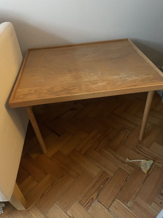 Mesa para cafe de madeira